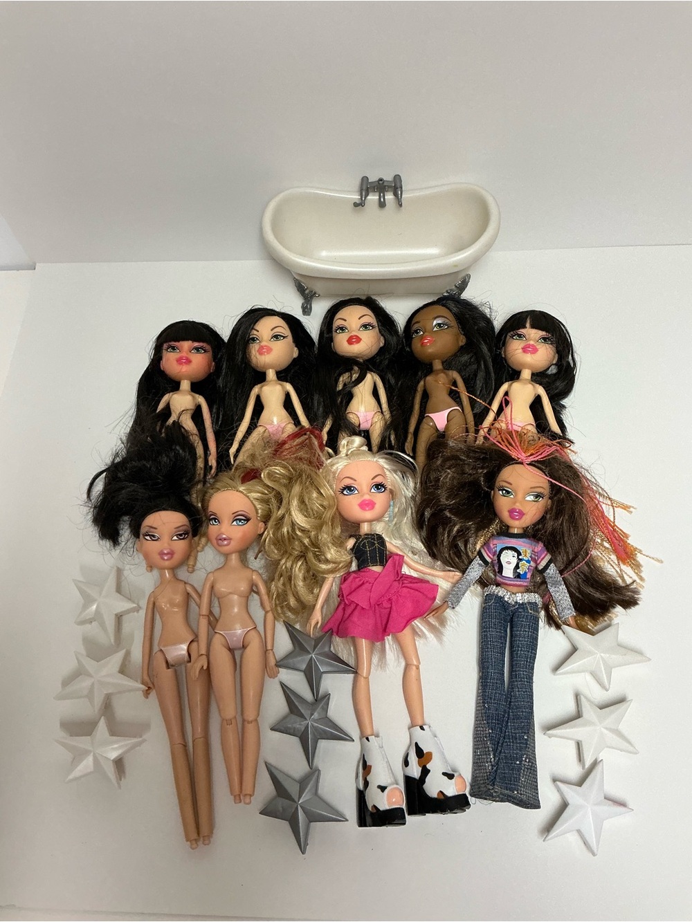 TLC Bratz Doll Lot - 9 Dolls Nude Missing Clothes & Feet, Bathtub, Star Brushes
